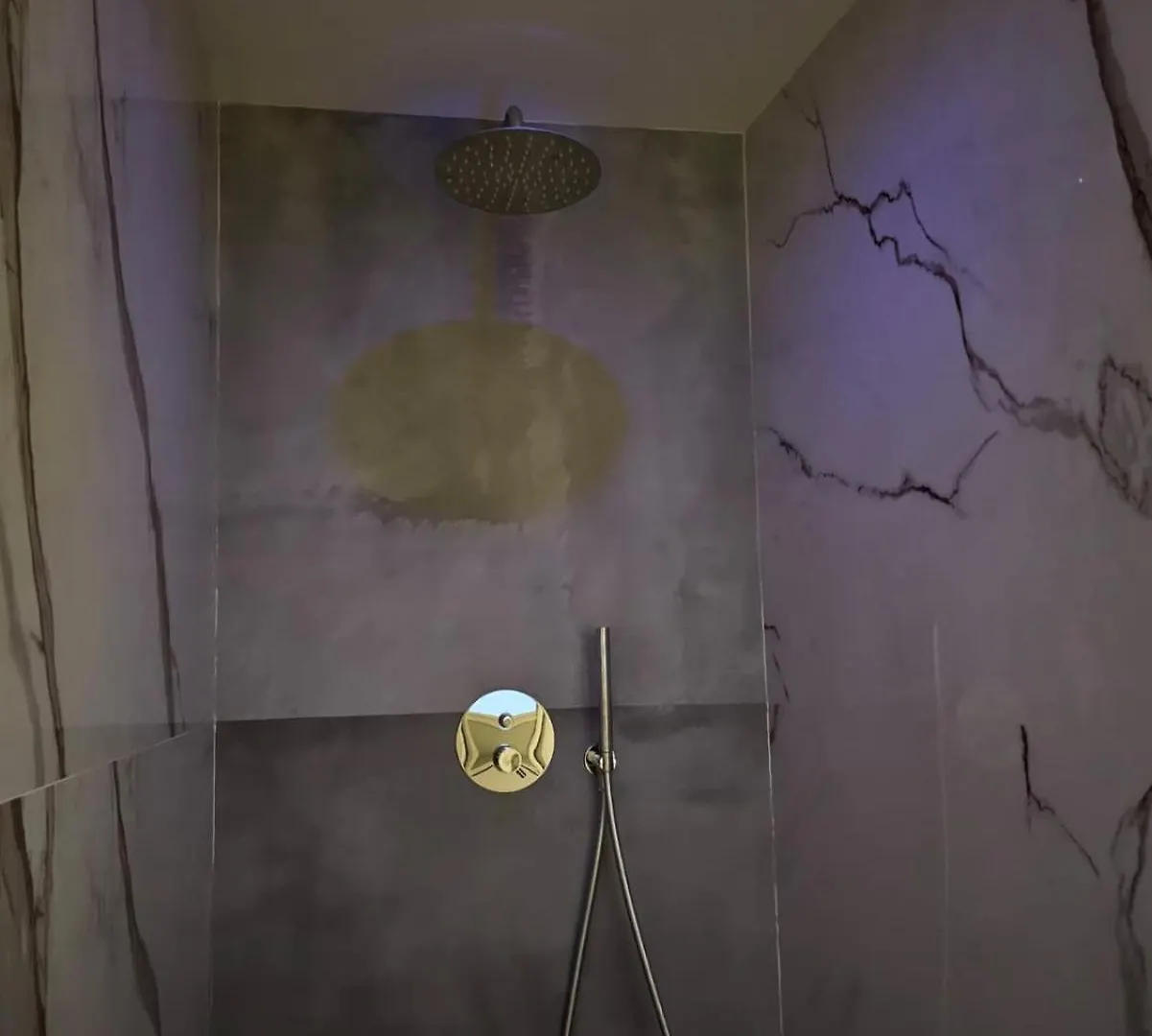 בית נופש שאקה Molo Suite איטליה